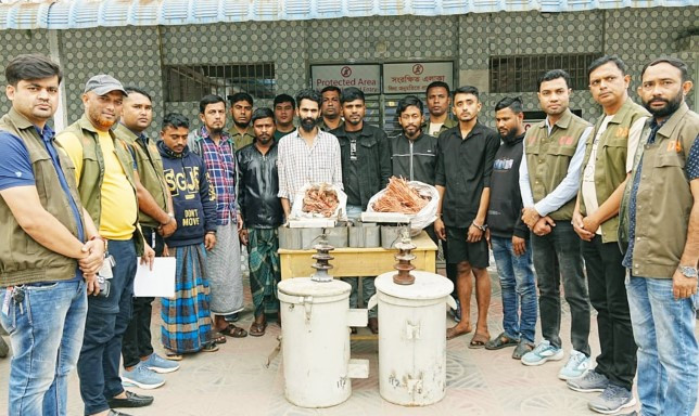 কুমিল্লায় ট্রান্সফরমার চোর চক্রের মূল হোতাসহ আরো ৮ সদস্য গ্রেফতার